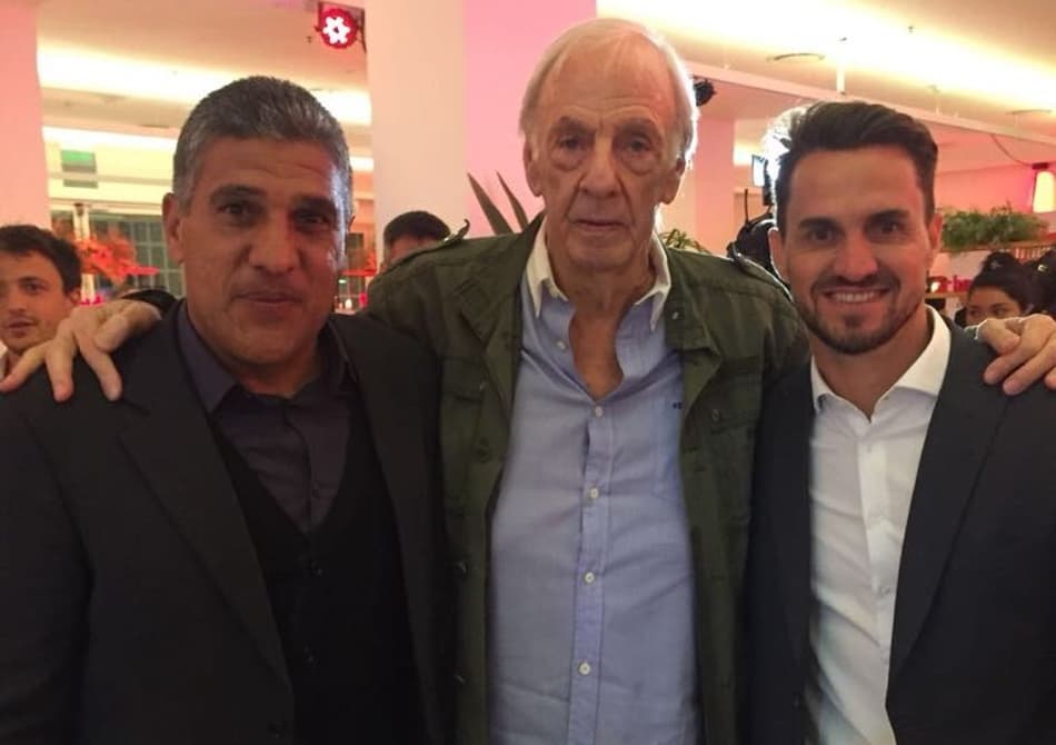 Ex-Flamengo celebra inauguração de escola para técnicos na Argentina