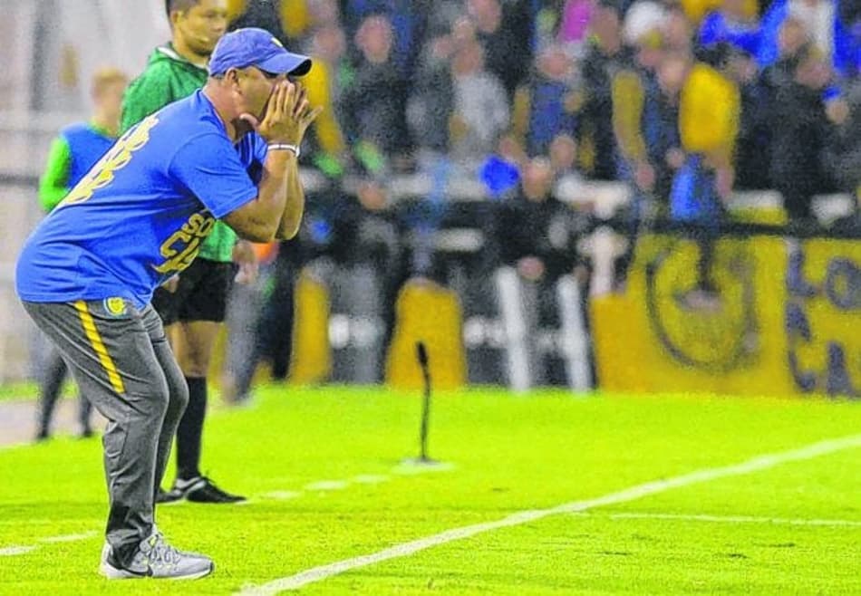 Leo Fernández comemora não ter sofrido gols como mandante
