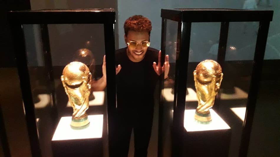 Sósia de Neymar agita evento na CBF
