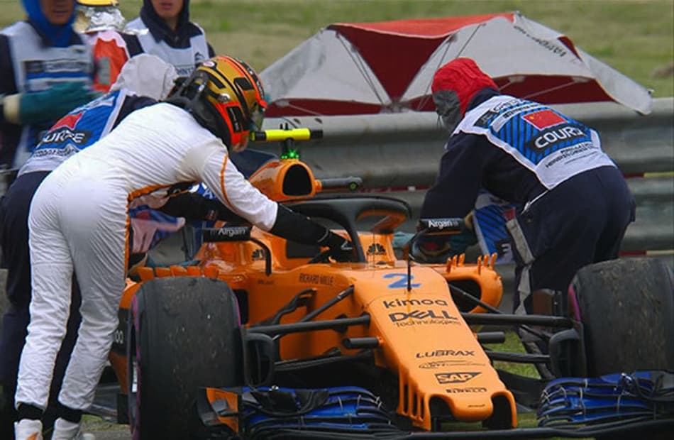 McLaren multada por erro no pit-stop na China