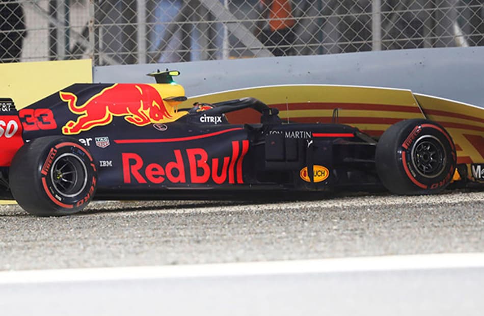 Red Bull admite "oscilação do pé" causou acidente de Verstappen no Bahrein