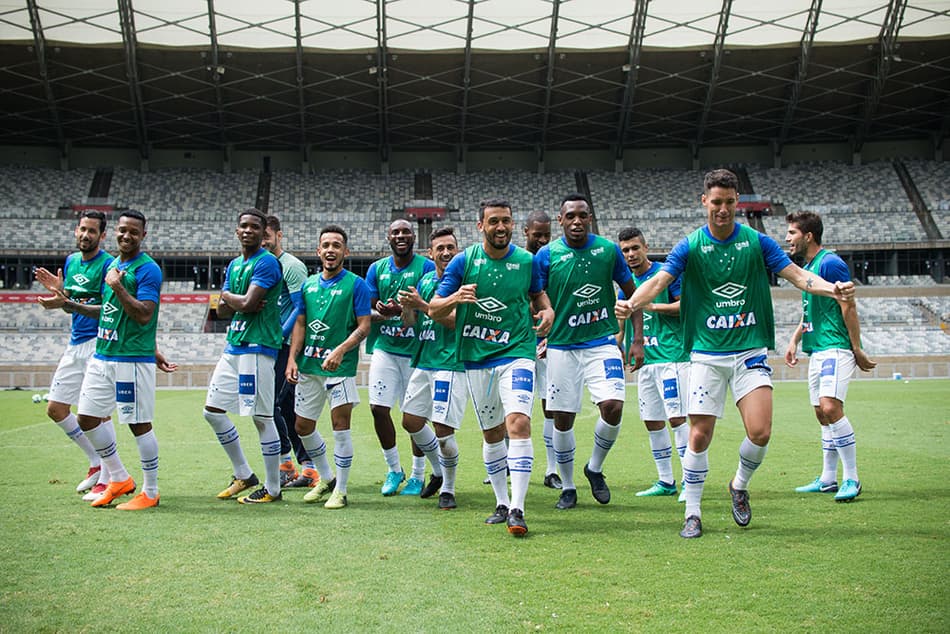 Antes de enfrentar o Grêmio, Cruzeiro faz treino no Mineirão