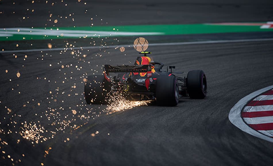 Max Verstappen reclama do desempenho do motor Renault