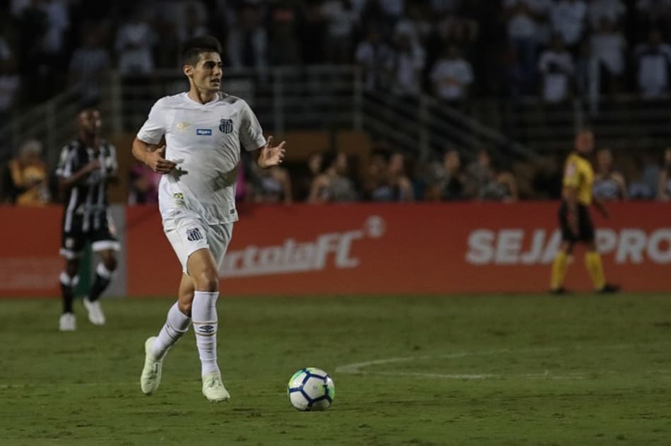 Em alta no Santos, Léo Cittadini diz que deve renovar nos próximos dias