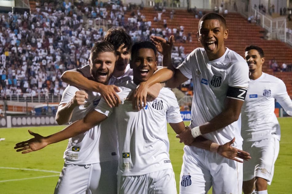 Jair valoriza performance do Santos, banca Gabigol e vibra com Rodrygo