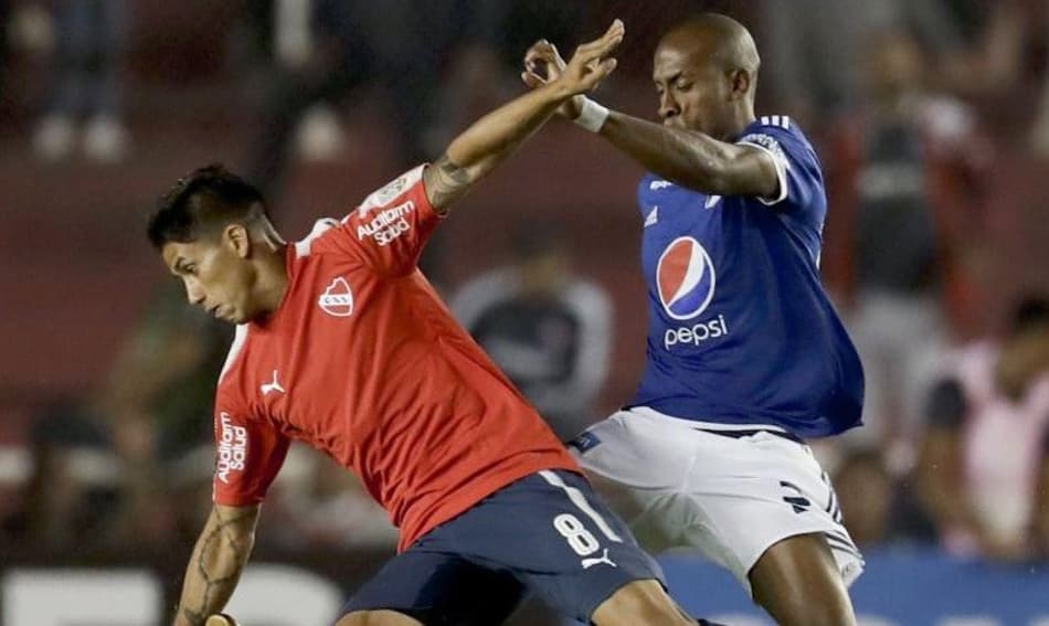 No duelo da crise, Millonarios e Independiente se enfrentam na Colômbia