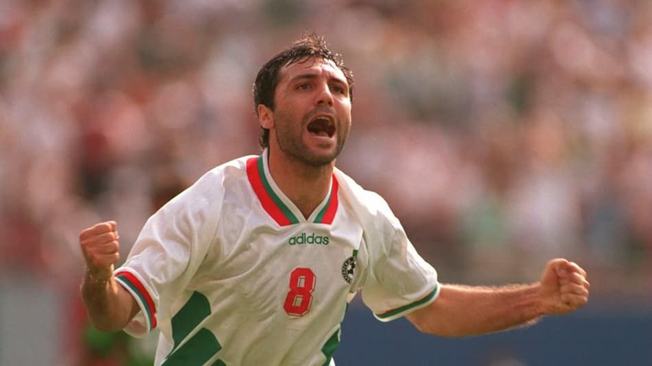GALERIA: Veja as Copas disputadas por Stoichkov e o clube que ele defendia no período de cada Mundial