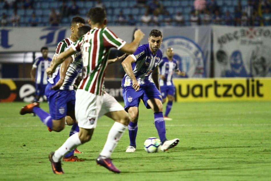 Moritz destaca briga pelo acesso do Avaí e mira evolução na Série B