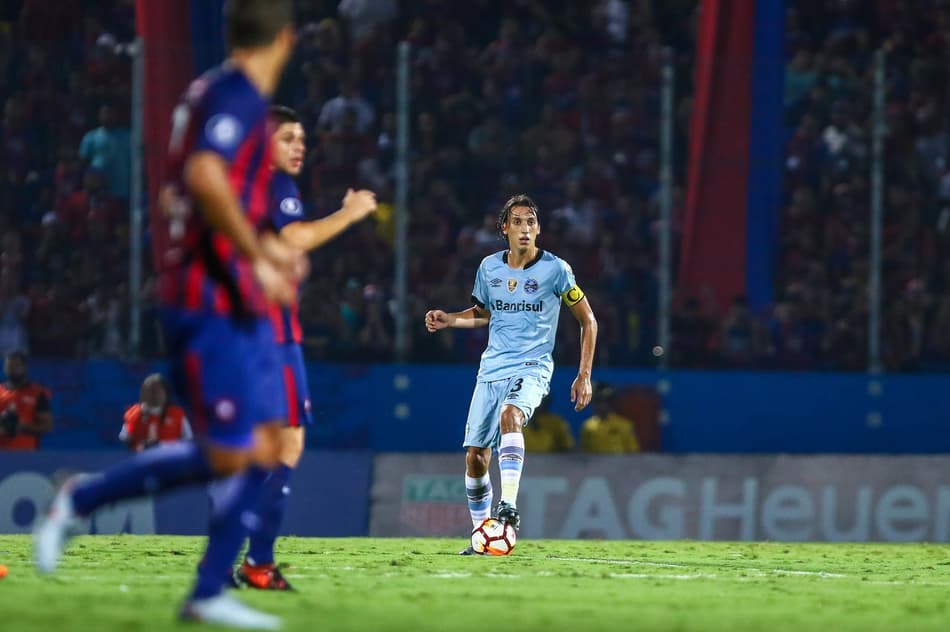 Geromel fica satisfeito com o resultado e Arthur revoltado com árbitro