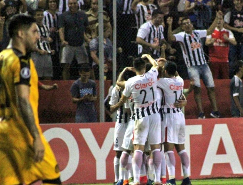 De virada, Libertad derrota Peñarol e mantém 100% na Libertadores