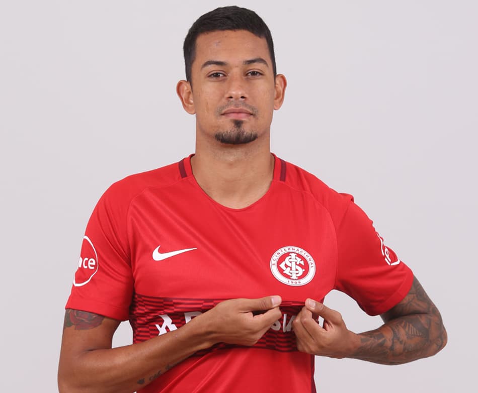 Atacante Lucca é oficializado pelo Internacional