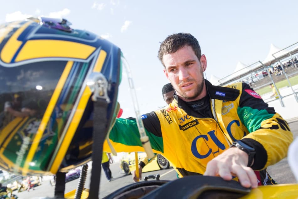 STOCK CAR: Lucas Foresti enfrenta opostos durante a corrida no Velopark