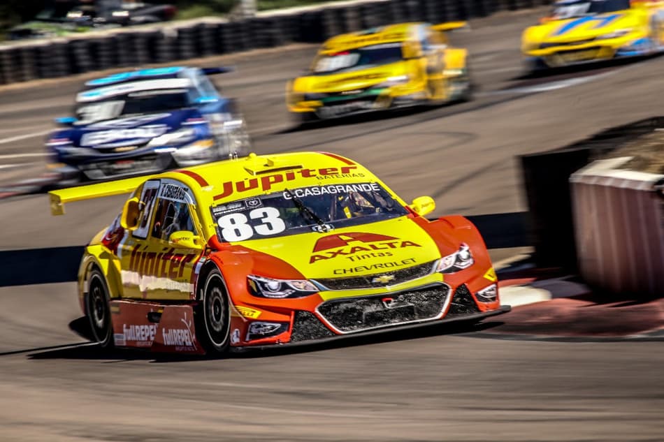 STOCK CAR: Casagrande dá show e faz 13 ultrapassagens na prova 1 no Velopark