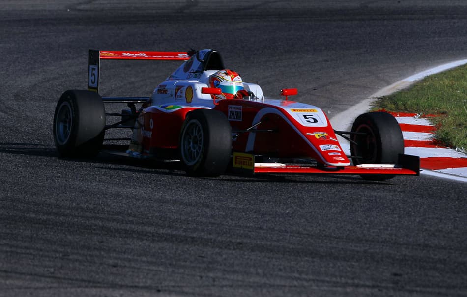 Gianluca Petecof fica a apenas 0s3 de subir ao pódio na primeira corrida em Misano