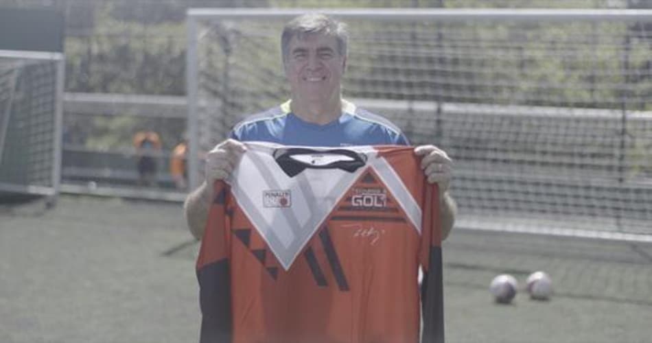 Camisa icônica do ex-goleiro Zetti é relançada pela Penalty em versão retrô