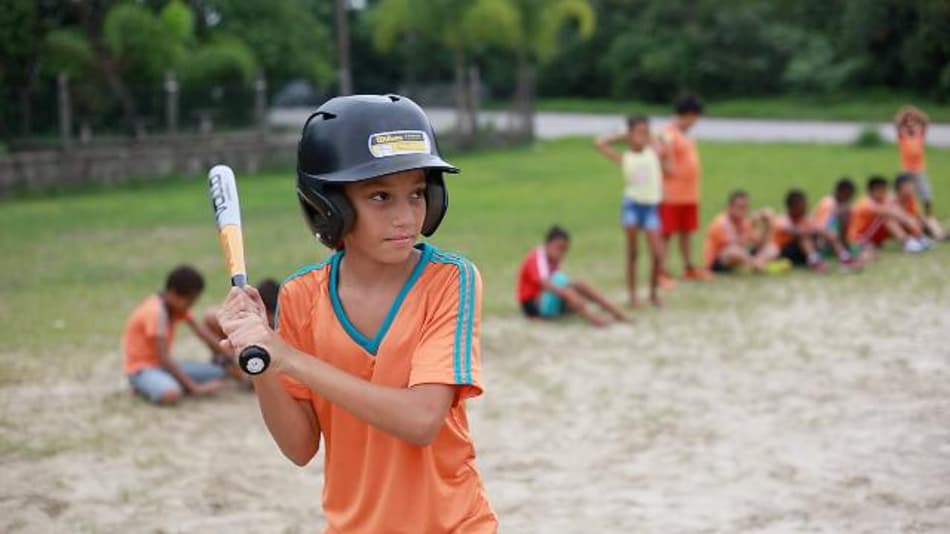 Meninos do Beisebol: Santos reativa time com garotos em ação social