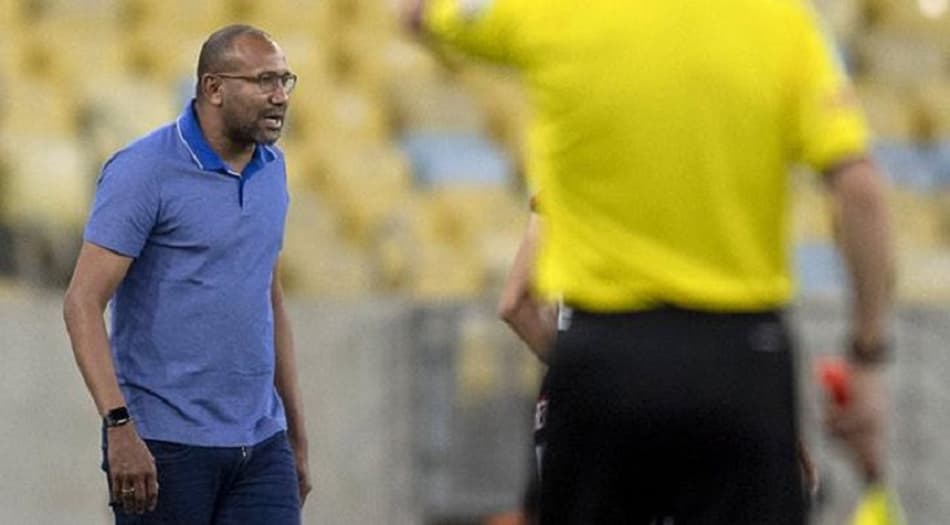 Técnico do Santa Fe afirma que "os brasileiros temem a altitude"