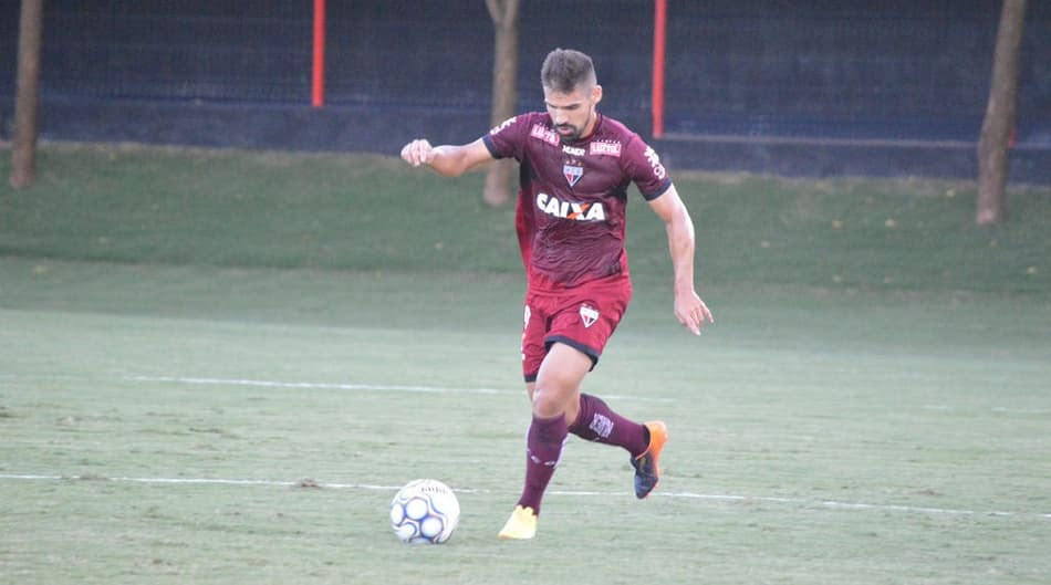 Após vitória, lateral quer Atlético-GO focado em duelo contra o CRB