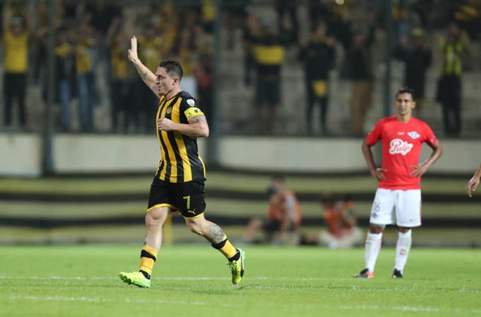 Peñarol quebra invencibilidade do Libertad e continua vivo na Liberta