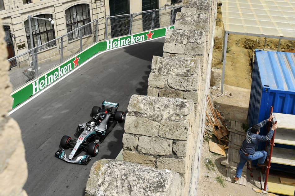 Hamilton em busca de melhor performance no Azerbaijão