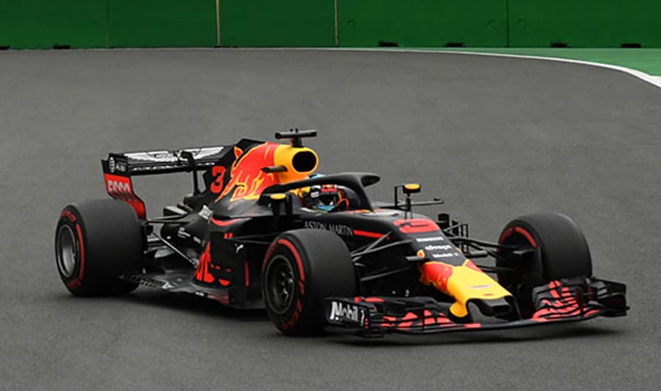 Red Bull em Baku: Ricciardo feliz na P1, Verstappen em "dia decente" na P3