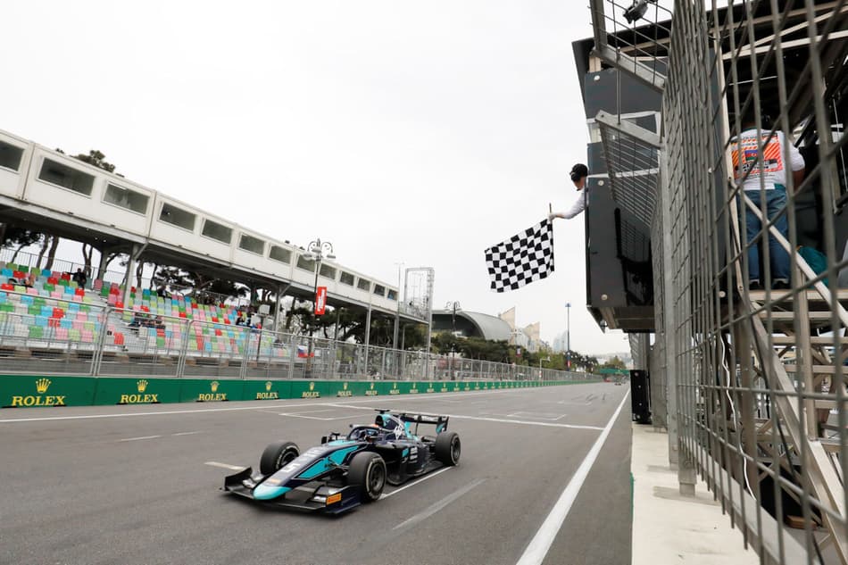 Albon vence a corrida principal da F2 no Azerbaijão; Sette Câmara foi o quarto