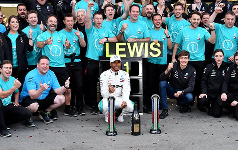 Hamilton abandona "descrença" com vitória no GP do Azerbaijão