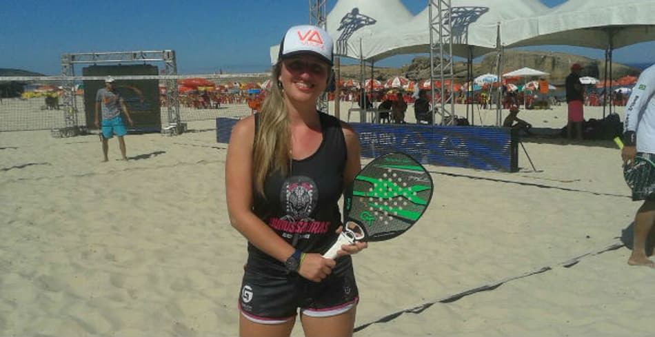 Prima de Guga, Duda Kuerten dá primeiros passos no Beach Tennis na Copa Rio