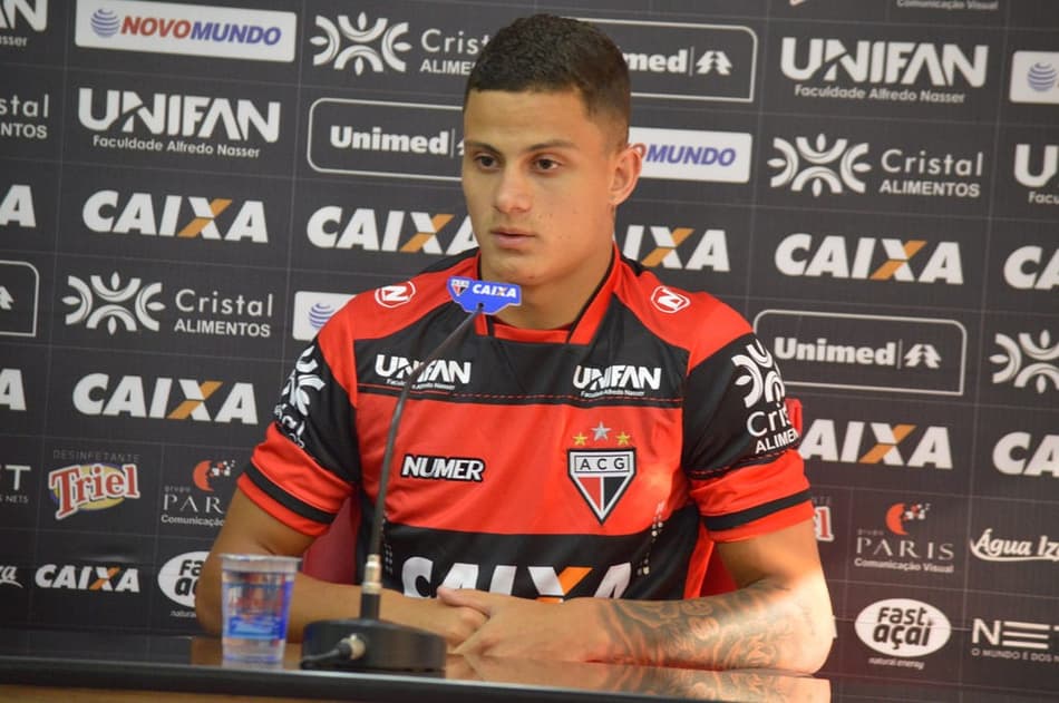 Mascarenhas é apresentado no Atlético-GO e elogia clube