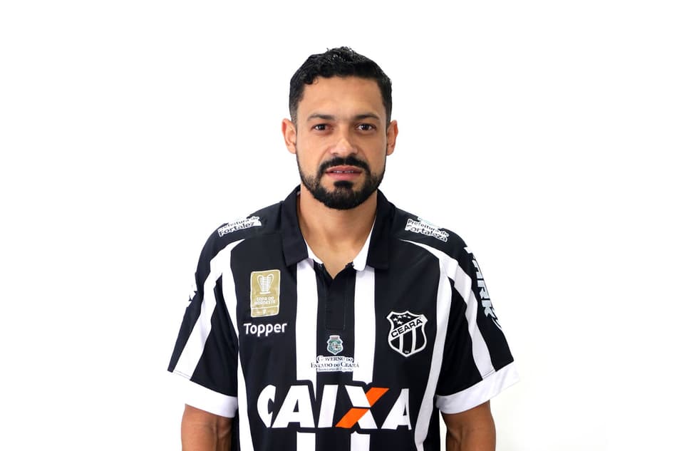 Éder Luis é confirmado como reforço do Ceará