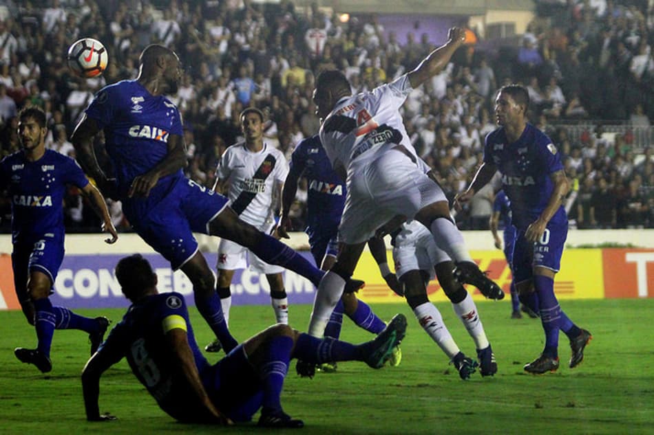 LANCE! Espresso: Vasco dá exame no campo, na arquibancada e na politica