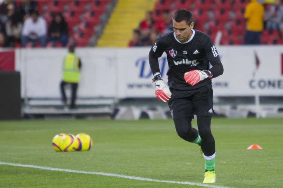 Goleiro da seleção chilena é dispensado de clube mexicano; Confira