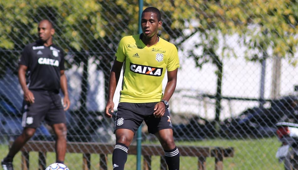 Novo reforço do Figueirense, volante Matheus Sales é apresentado