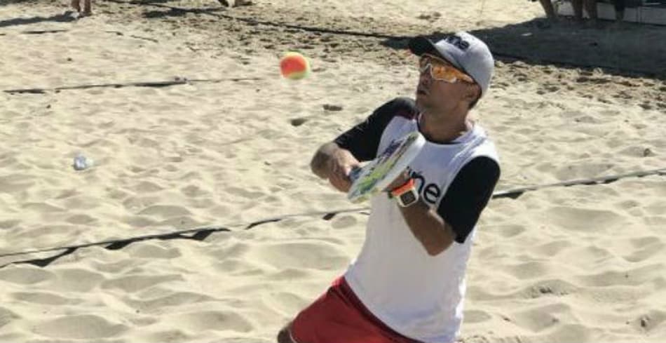 Capixaba de 50 anos é vice-campeão do Copacabana Open de Beach Tennis