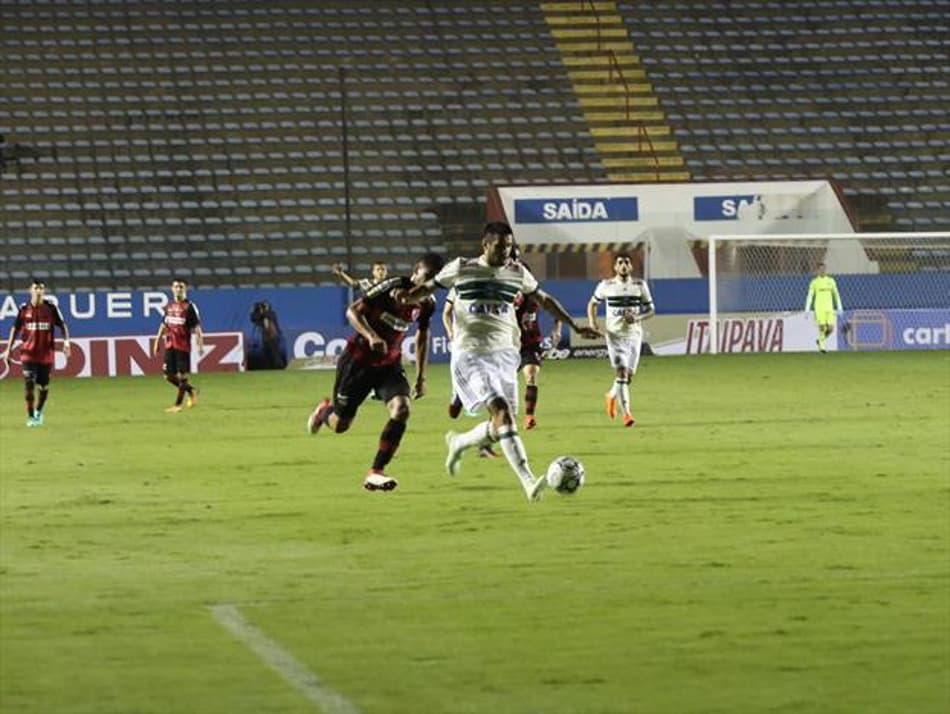 Em jogo fraco, Oeste e Coritiba empatam por 1 a 1