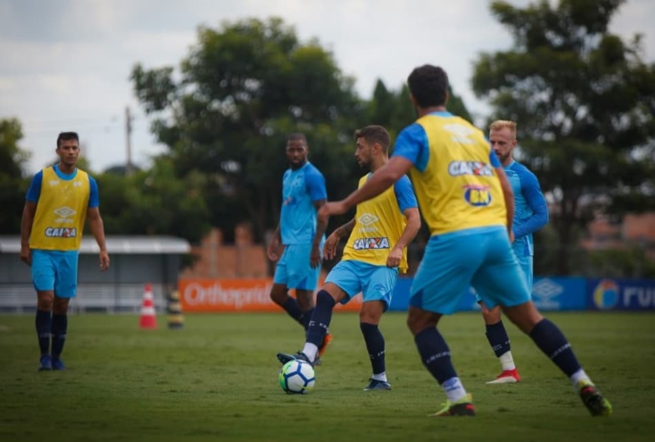 Cruzeiro se reapresenta para treinar com dúvidas na equipe titular