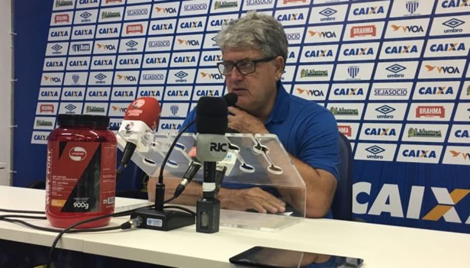 Geninho lamenta resultado mas se contenta com atuação do Avaí