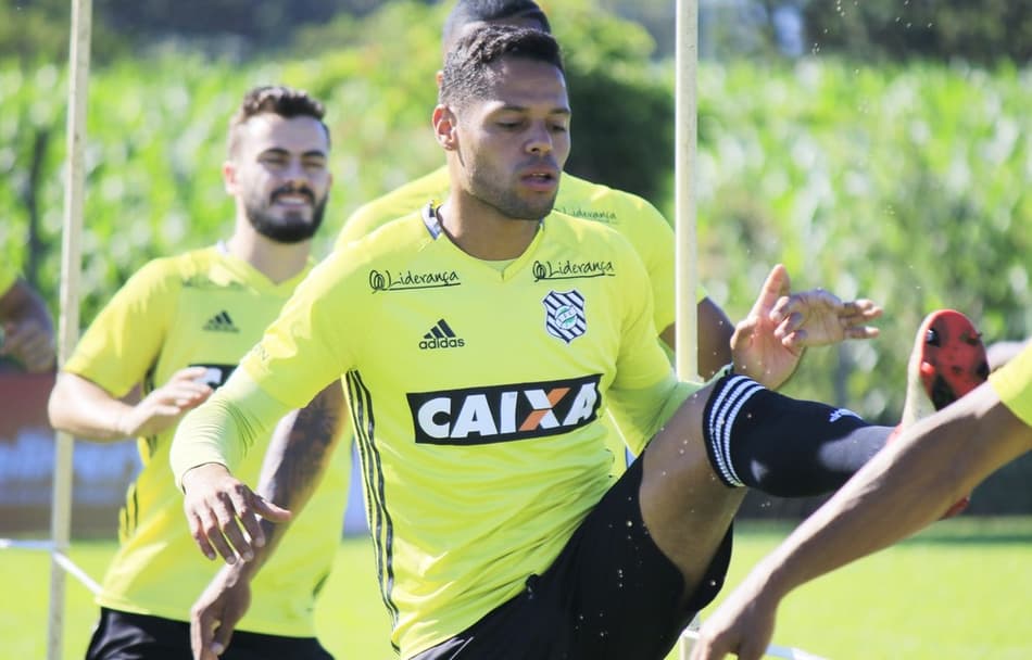 João Paulo exalta união do elenco e maturidade dos jogadores