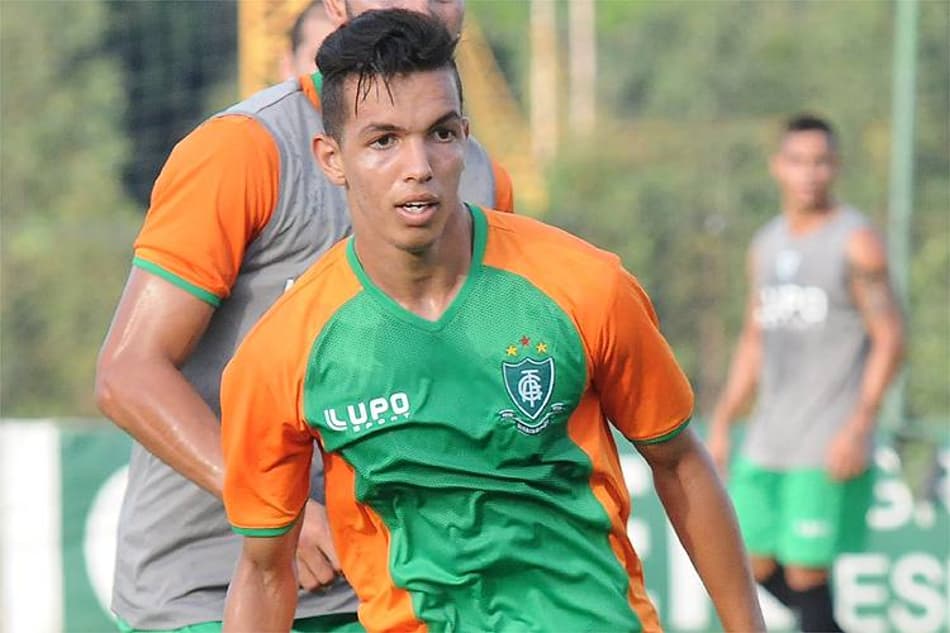 Cruzeiro e América-MG entram em acordo para trocar volantes da base