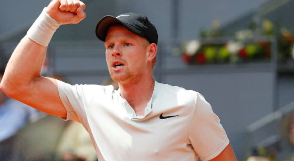 Edmund supera conterrâneo e vai à semi em Eastbourne. Verdasco fora