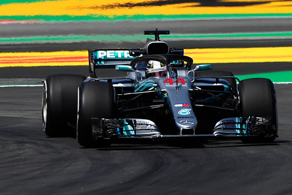 GP da Espanha: Hamilton lidera o TL2 seguido de perto pelas ‘Red Bulls’