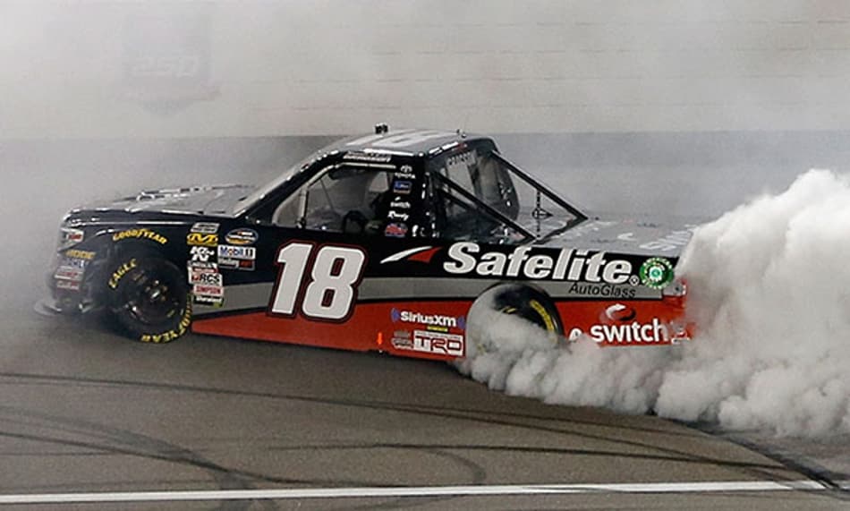 Noah Gragson conquista a vitória da NASCAR Truck Series no Kansas