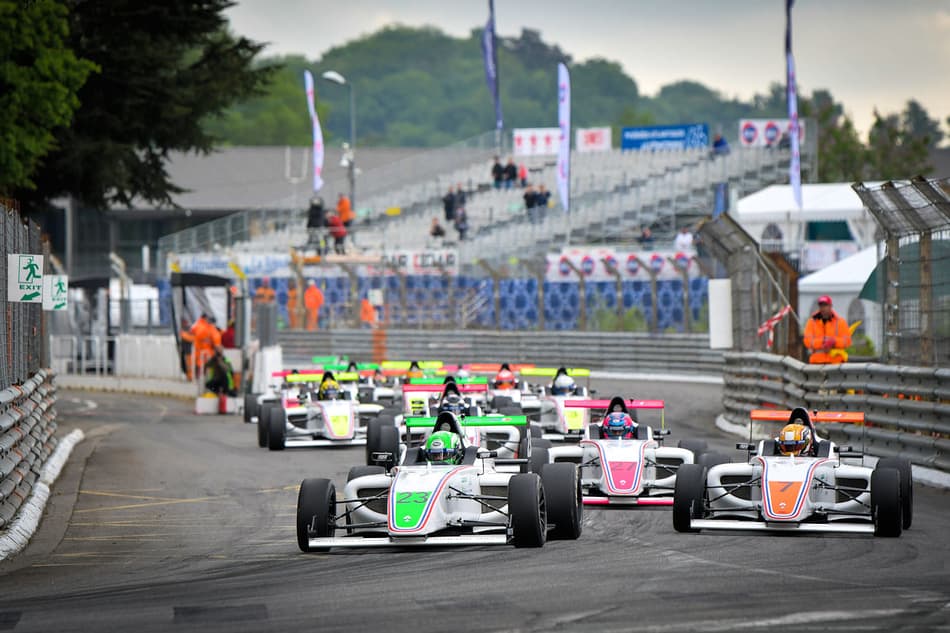 F4 Francesa: Caio Collet conquista pole, vence duas provas e sai de Pau na liderança do campeonato