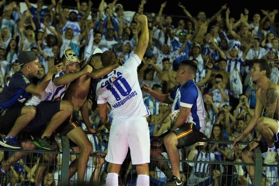 Em alta, CRB e Avaí esperam confirmar bom momento no estádio Rei Pelé