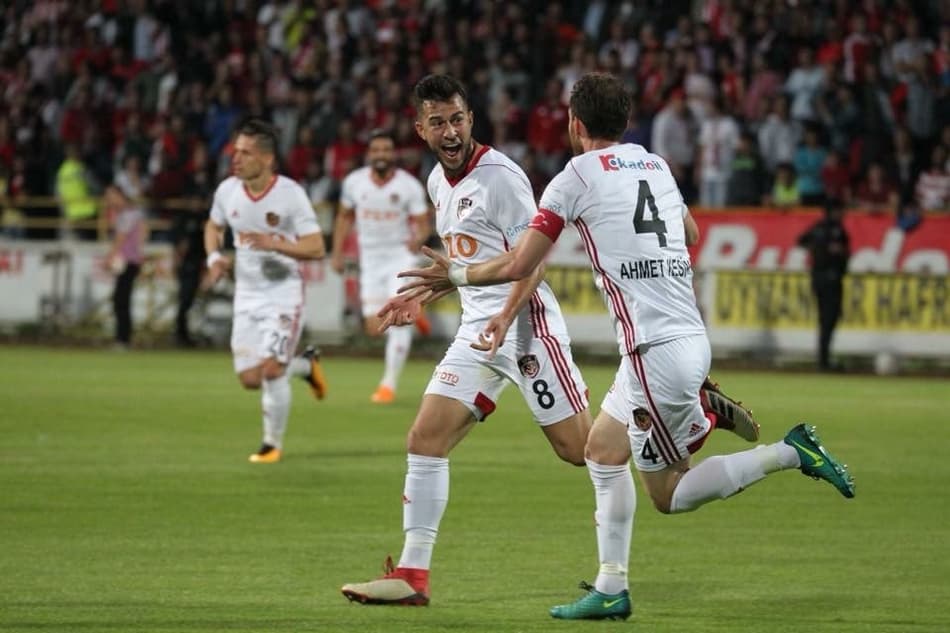 Playoff de acesso na Turquia teve confronto brasileiro em destaque