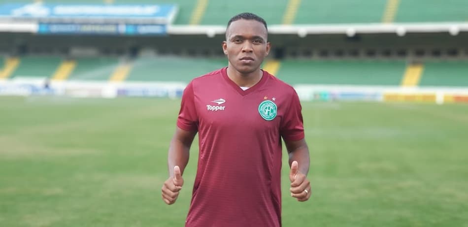 Cedido pelo Cruzeiro, lateral-esquerdo é apresentado no Guarani