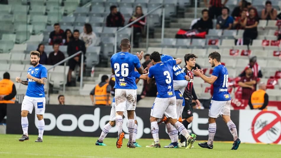 De virada, Cruzeiro vence o Furacão e abre vantagem na Copa do Brasil