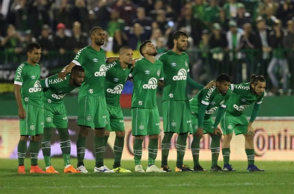 Luiz Antonio comemora classificação histórica da Chape na Copa do Brasil