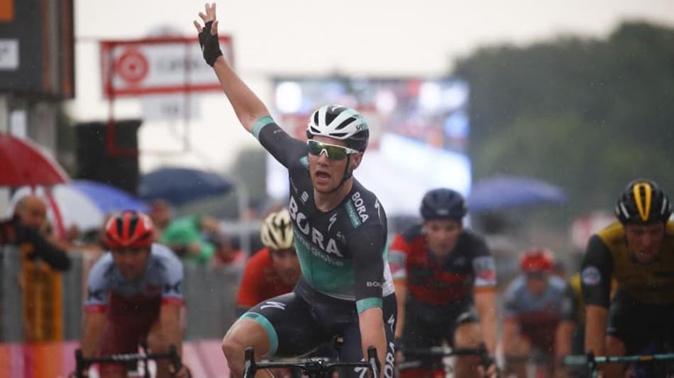 Ciclismo: Sam Bennett vence mais uma etapa do Giro de Itália