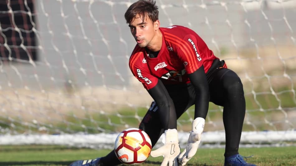 Goleiro César assina prorrogação de contrato com o Flamengo